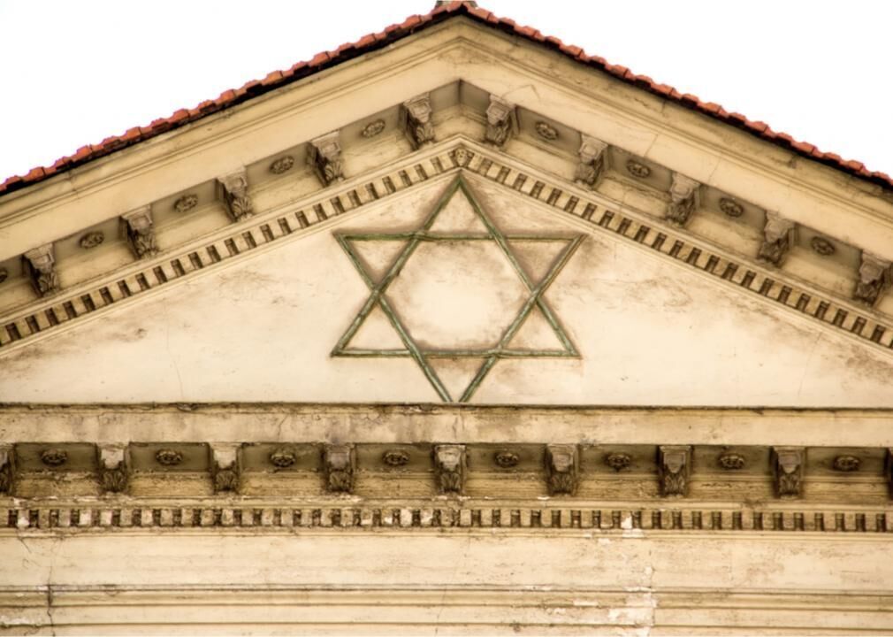 1730: Jews in New York build their first synagogue, Shearith Israel